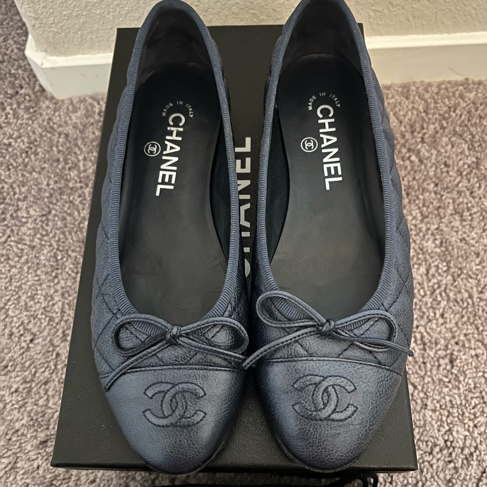 CHANEL Quilted Navy Blue Ballerina Flats Sz.37